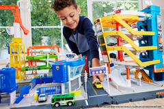 Matchbox Action Drivers Police Traffic Center Playset With 1:64 Scale Ford Police Interceptor Toy Car