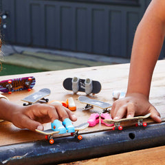 Hot Wheels Skate Vehículo de Juguete Patineta con Tenis Sorpresa