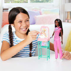 Barbie  Poupée Mode  Pédiatre, Brunette, Poupée Bébé, Meubles et Acc.