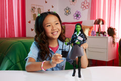 Universal Pictures’ Wicked  Poupée  Elphaba à L’Université de Shiz